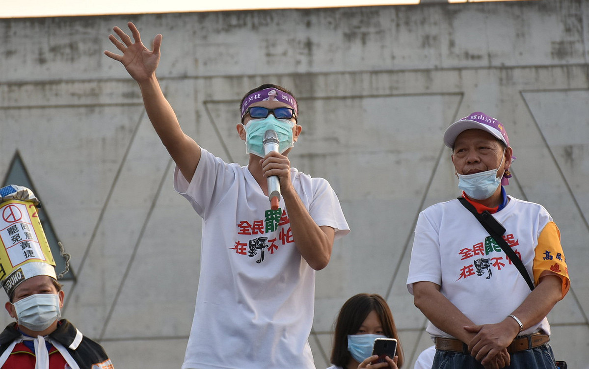 罷捷總部發言人徐尚賢(左)嗆清算一個他，還有千千萬萬個他， 圖：孫家銘/攝