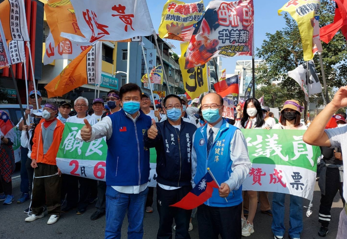 前陸委會副主委張顯耀在臉書呼籲高雄市民罷捷。 圖 : 翻攝自張顯耀臉書