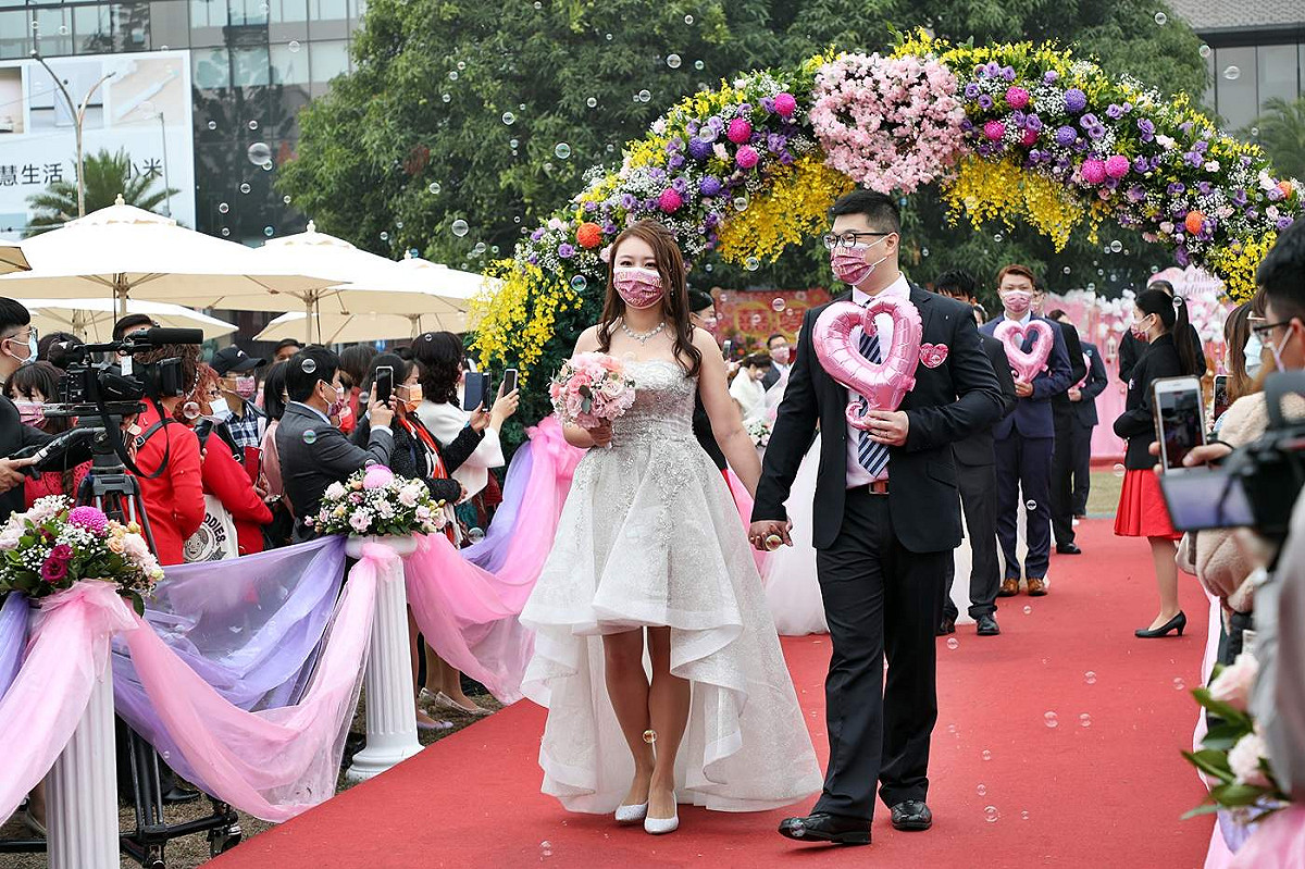 嘉義市舉行集團結婚，共有71對參加。 圖：嘉義市政府/提供
