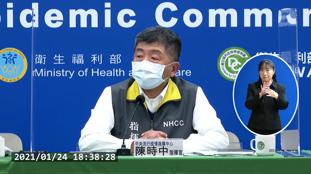 中央流行疫情指揮中心今天二度召開記者會，晚間宣布部立桃院醫院全院列入紅區。 圖：翻攝自衛生福利部臉書直播