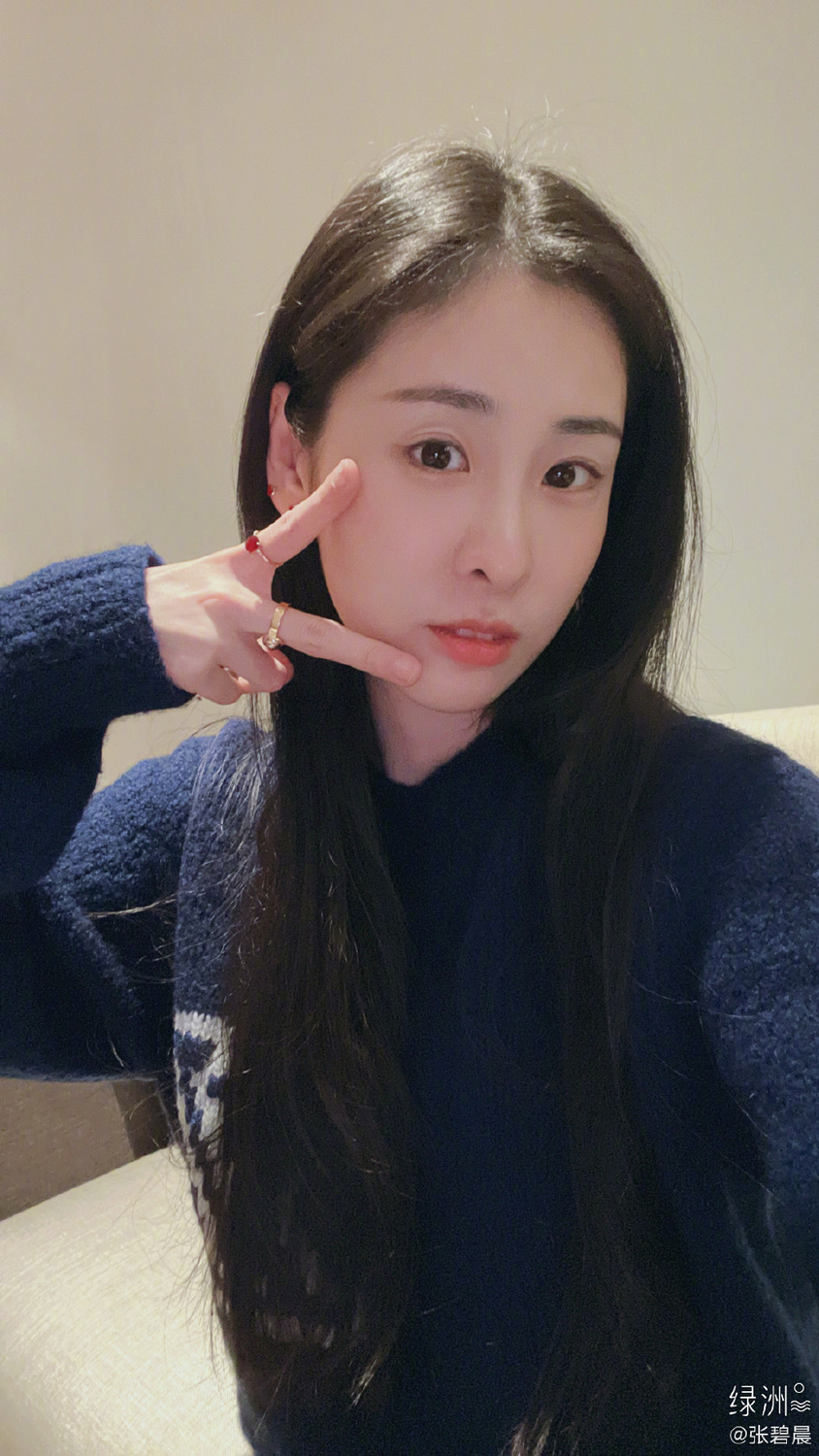 中國歌手張碧晨懷孕生子卻沒人發現。 圖：翻攝自微博