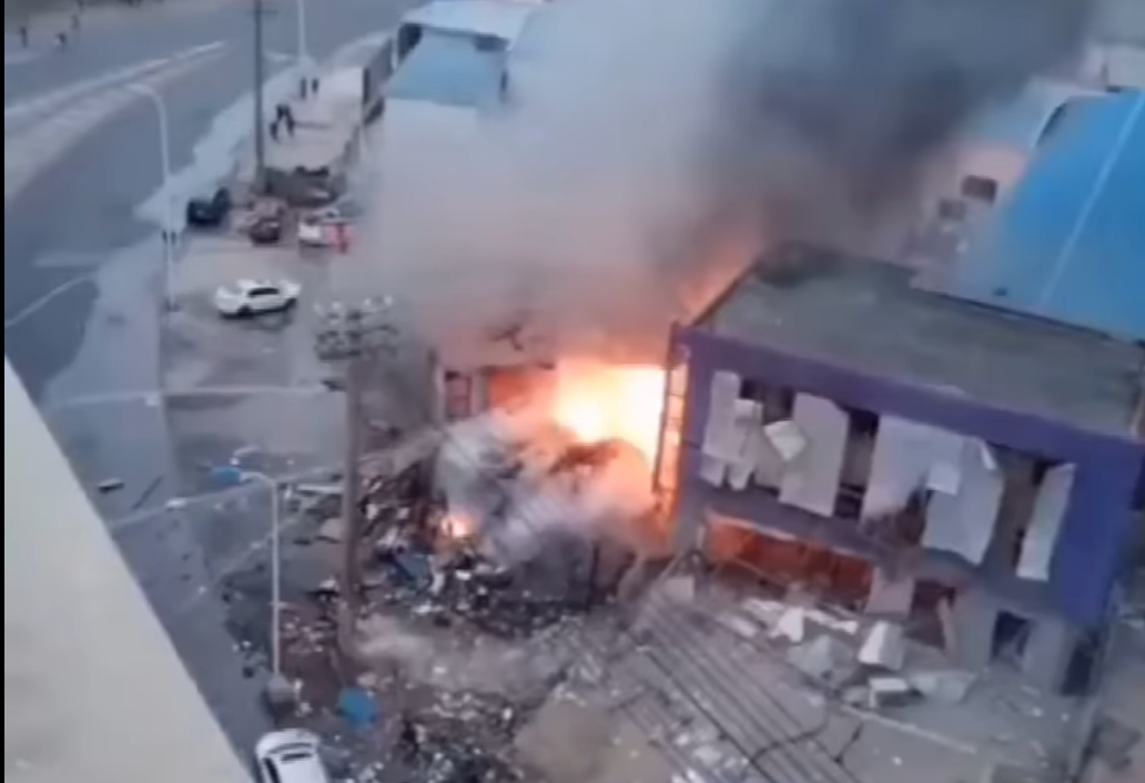 今（25日）清晨，中國大連金州天然氣管道因發生洩漏，而導致了兩起爆炸。 圖：翻攝《人民日報》影片截圖