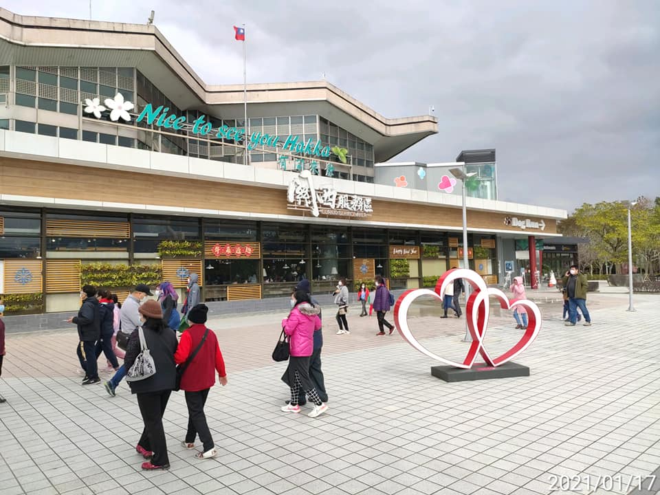 交通部長王國材證實，高公局已開始規劃國道服務區微解封措施。 圖：取自粉專「新東陽關西服務區」（資料照）
