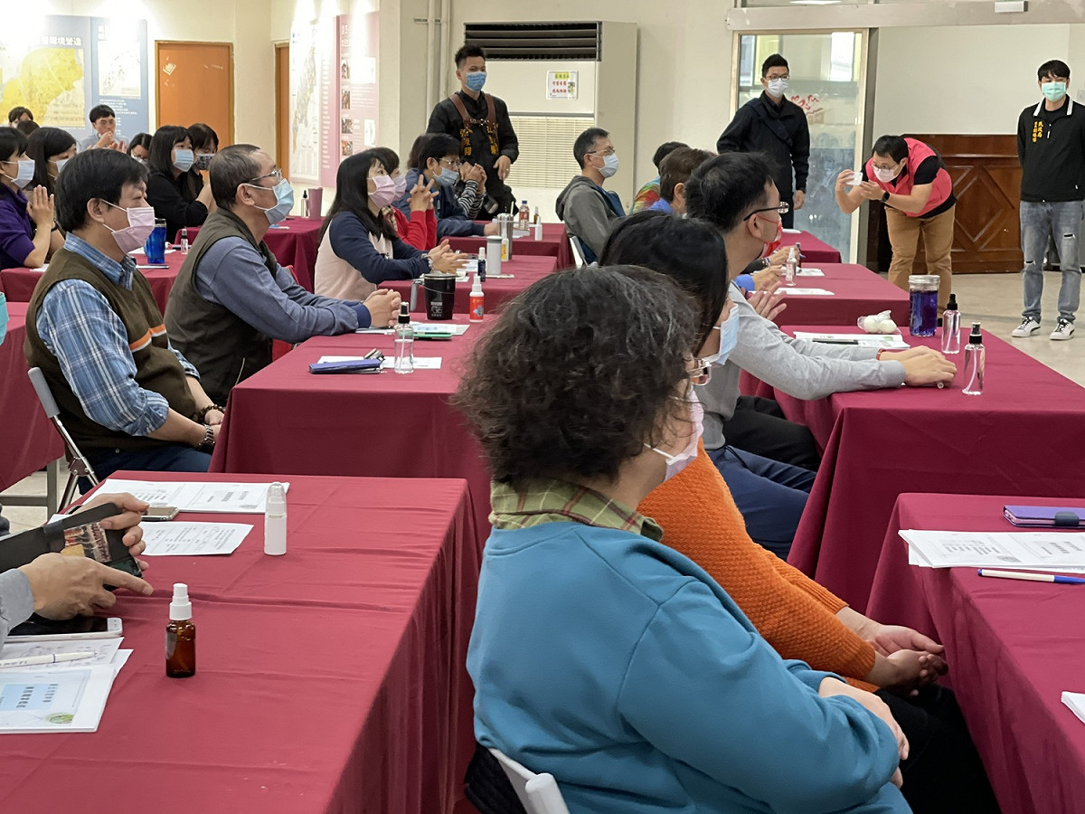 新北市民政局於板橋區公所辦理里幹事行動服務專題講座。  圖：新北市民政局提供