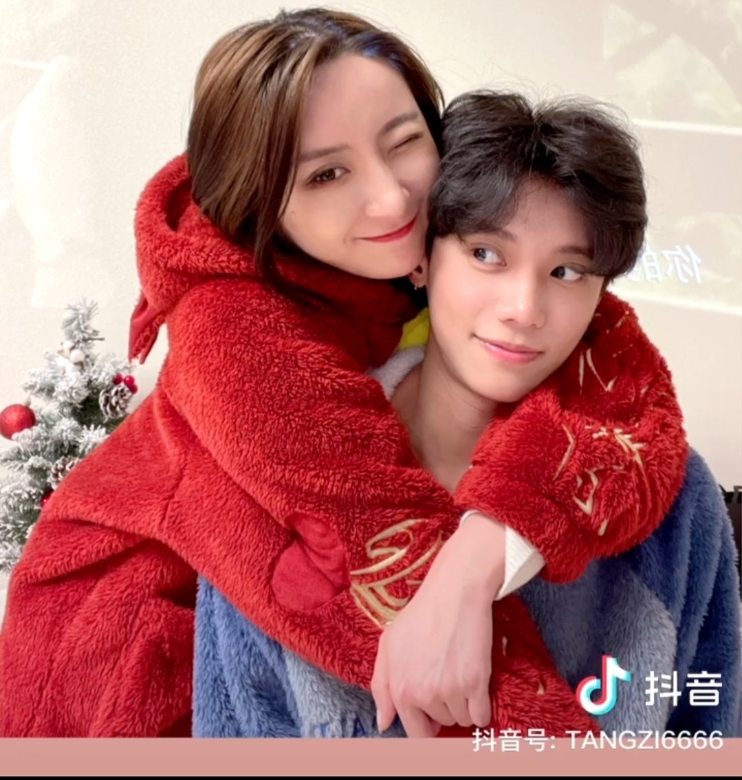 中國知名博主康康(左)和唐梓(右)。 圖：翻攝抖音／大魔王呸