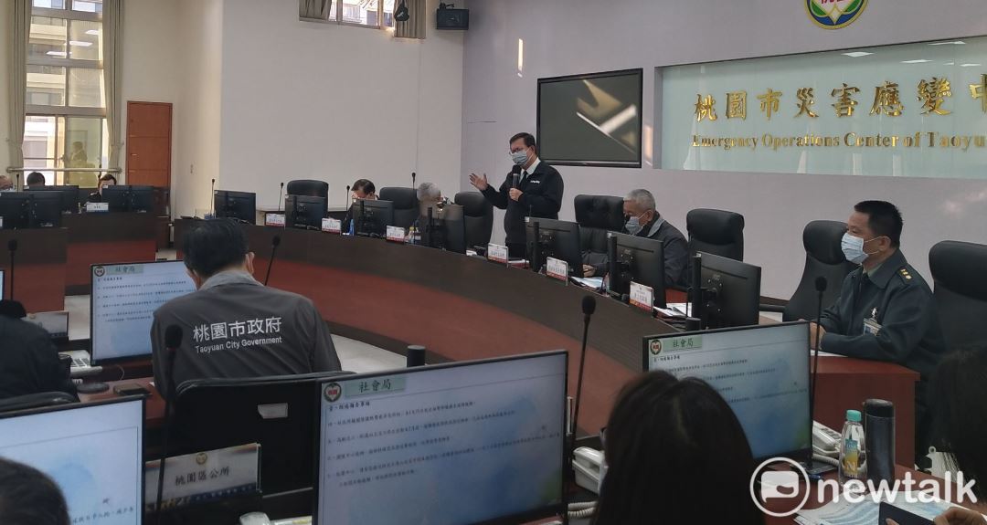 桃園市長鄭文燦主持防疫專案會議。 圖：林昀真／攝