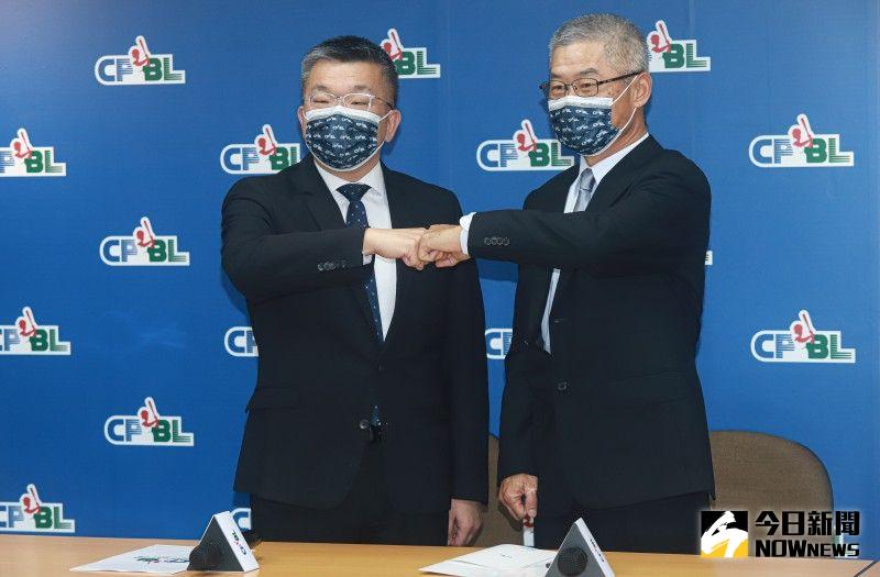 中職會長蔡其昌邀請楊清瓏任中職秘書長。 圖／記者葉政勳攝 , 2021.01.21