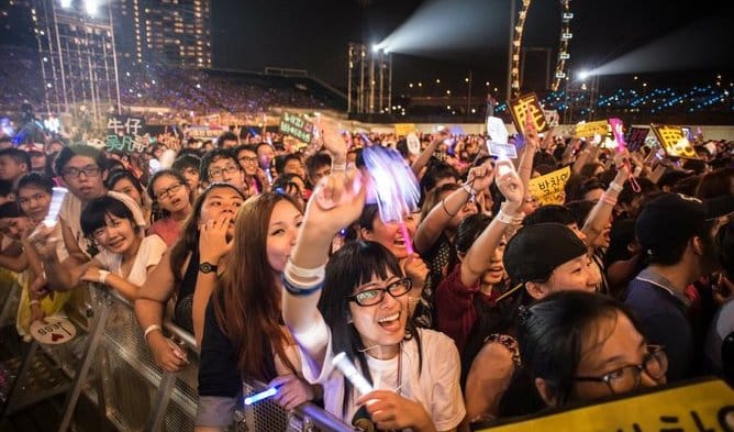 k-pop會利用社群媒體來表察政治立場，不再只是「尖叫女孩」。 圖 : 翻攝自kpopmap.com
