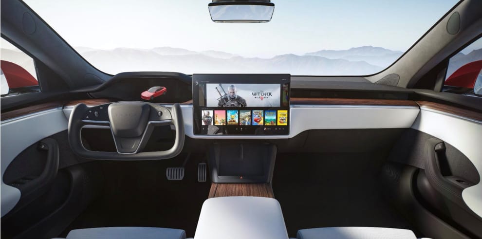 新版Model S有全新的觸控螢幕及方向盤。 圖：翻攝自Tesla