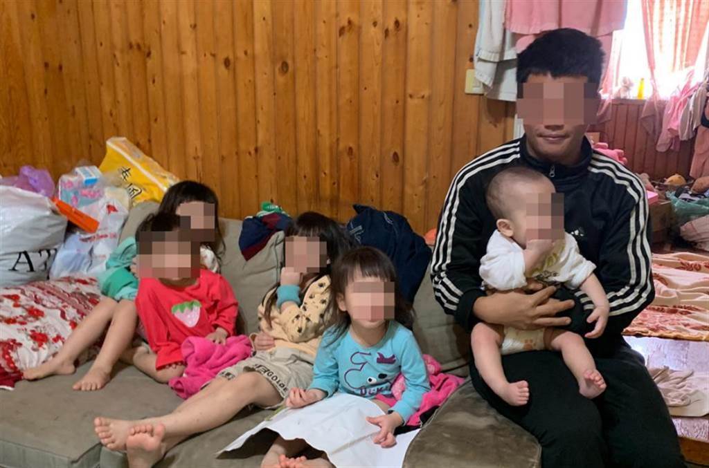 台中5寶爸遭控搬走時留了滿屋子的垃圾未清，再度登上社會版面。 圖:翻攝自台中行善團體