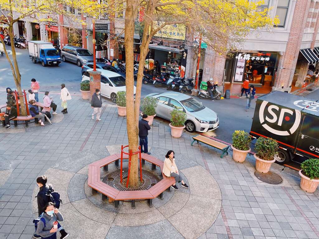 逛累了到永樂廣場稍作休息。 圖：取自台北旅遊網