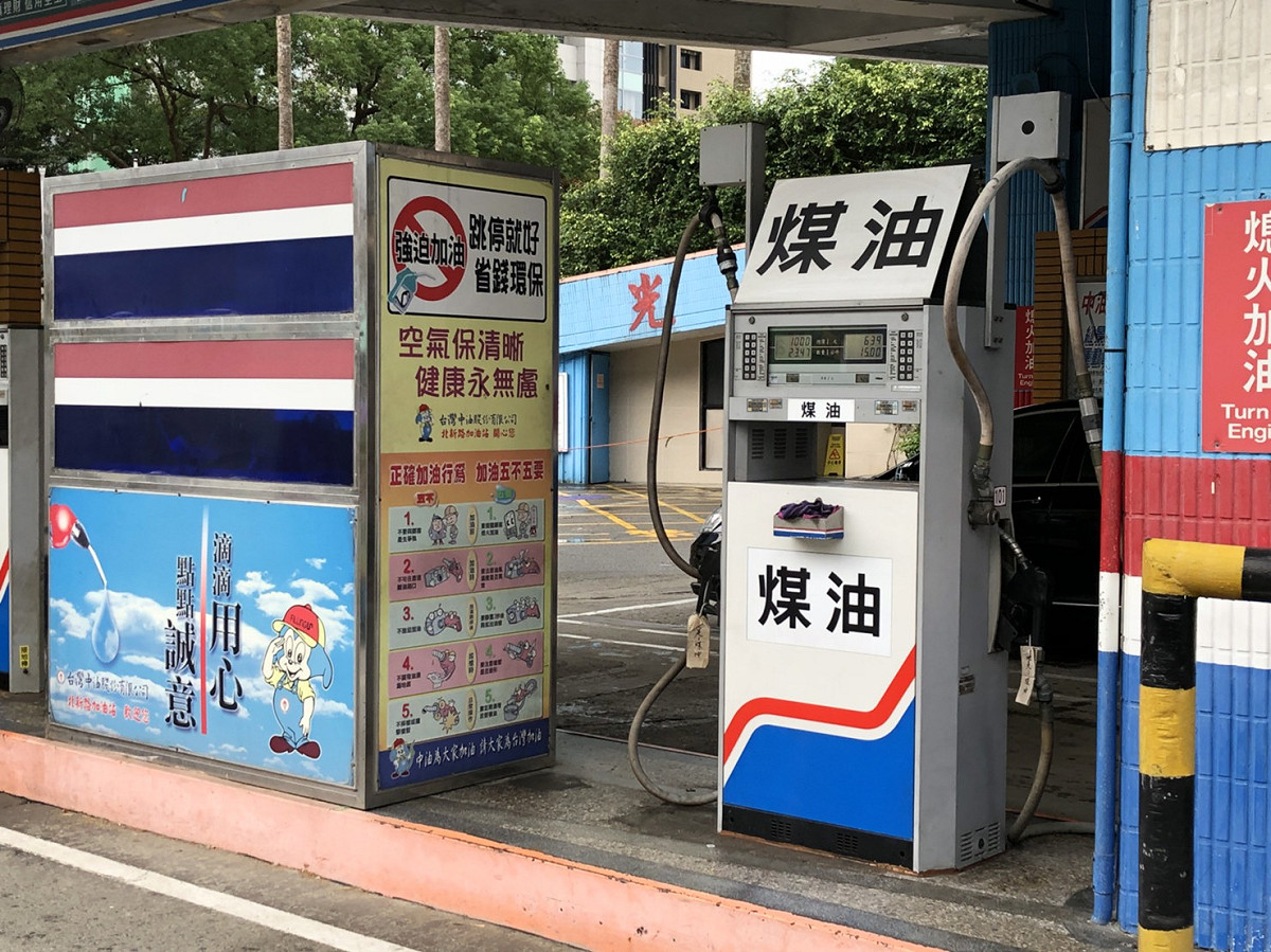 1月上旬強力寒流來襲，許多人也紛紛打開煤油式暖爐，煤油銷售量也大增。 圖：台灣中油／提供