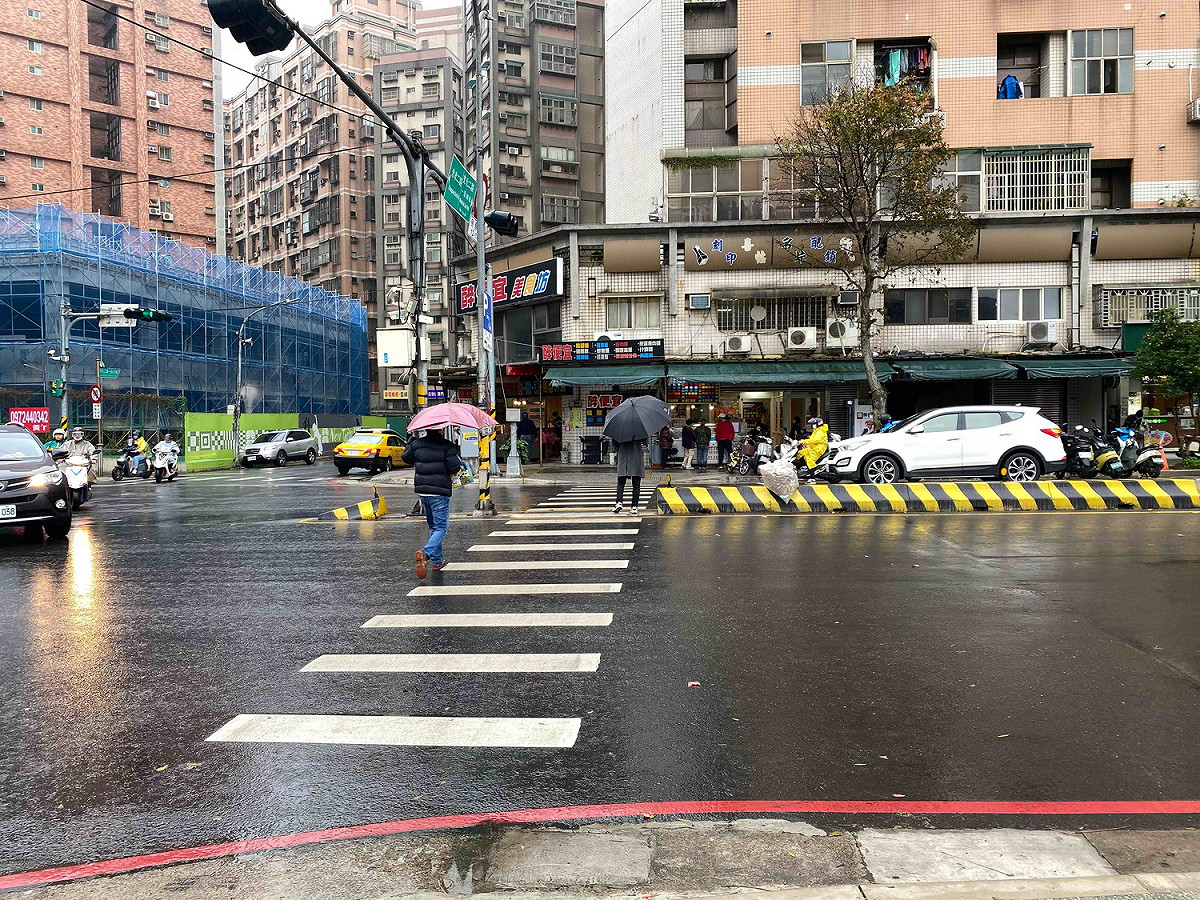 近日網路瘋傳「政府真的沒錢了」，超速每公里要加罰100元，北市交大澄清為不實謠言。（示意圖） 圖：新北市交通局提供（資料照）