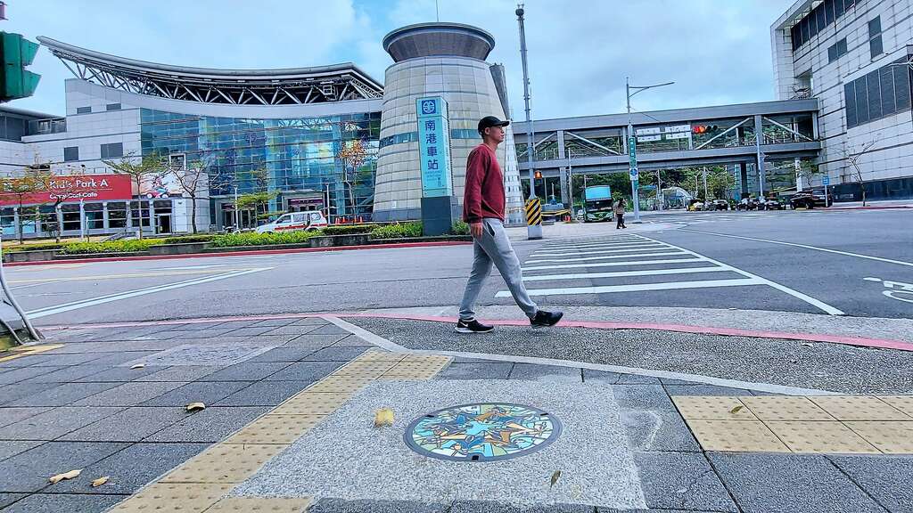 南港區的特色人孔蓋 同心共創。 圖：取自台北旅遊網