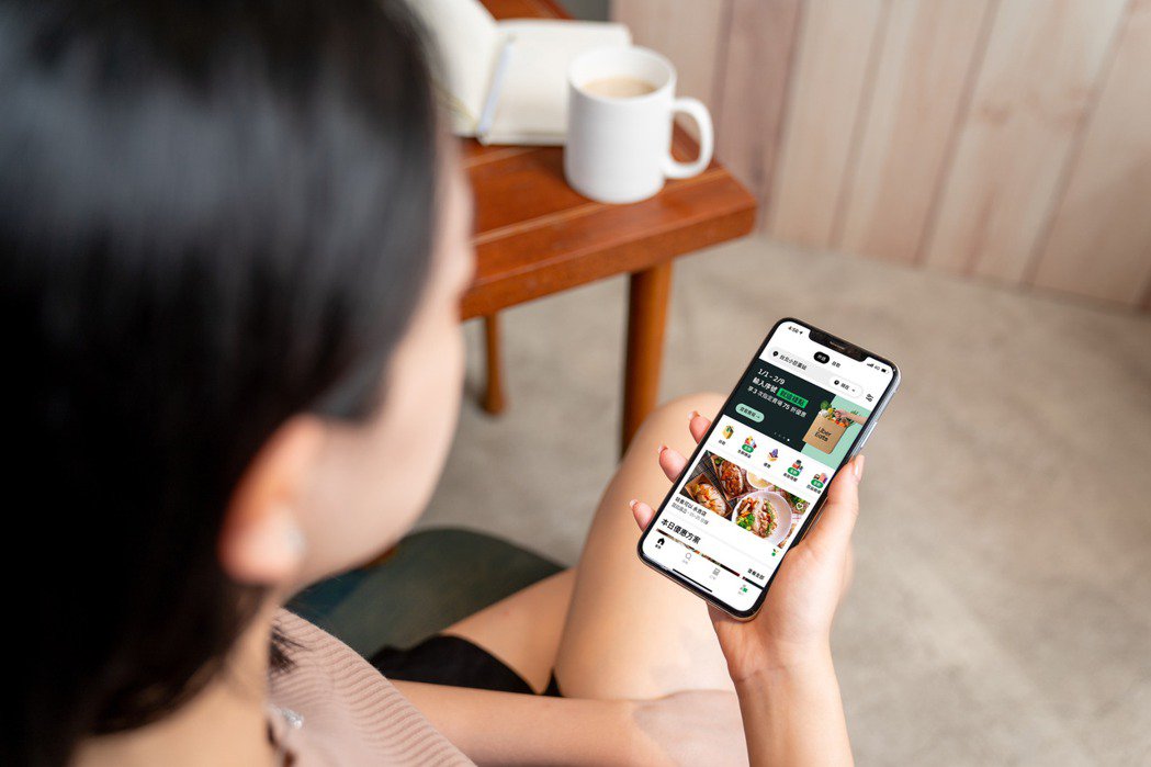 Uber Eats今日表示，2月1日起使用信用卡將不再收取海外刷卡手續費。 圖：Uber Eats／提供