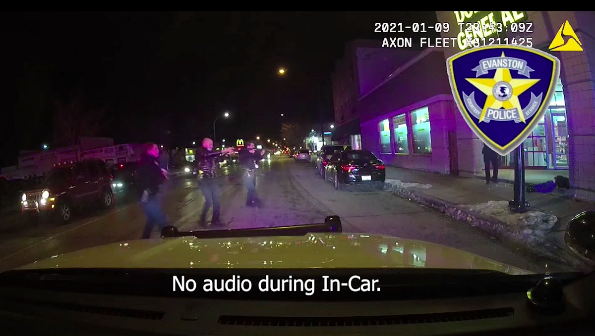 警方將殺害4人的嫌犯南丁格爾擊斃。 圖：翻攝自Evanston Police影片