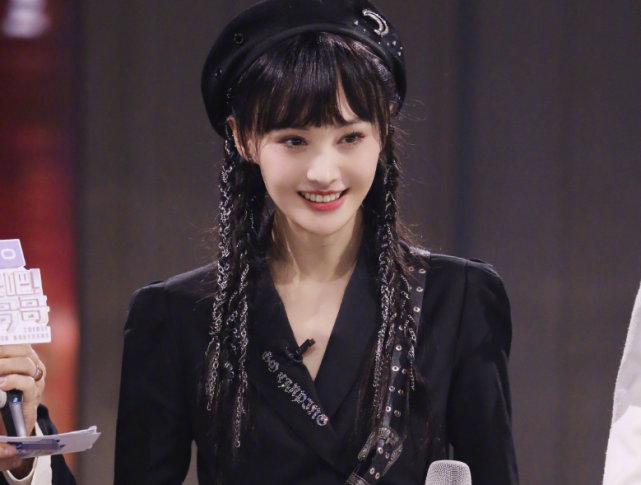 中國女星鄭爽最近因代孕棄養的事備受爭議，近日又被爆料疑似吸毒。 圖：翻攝自微博