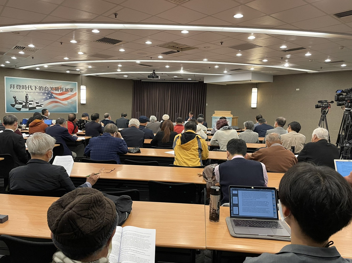 台灣保安協會今日舉辦「拜登時代下的台美關係展望」座談會，針對台灣如何重新審思在美中、國際新局勢間的定位以及如何因應，邀請眾多學者與談。 圖：台獨聯盟／提供