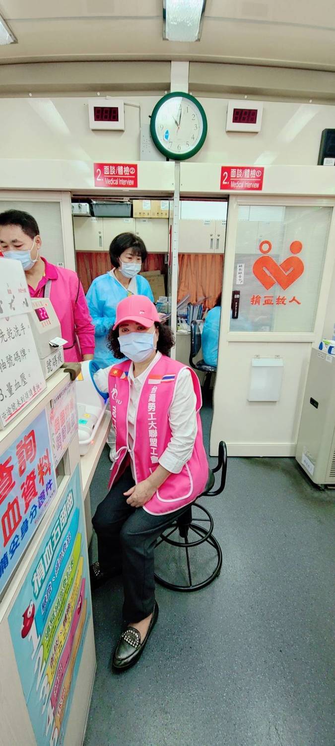 台灣勞工大聯盟工會志工隊成員響應捐血。 台灣勞工大聯盟/提供