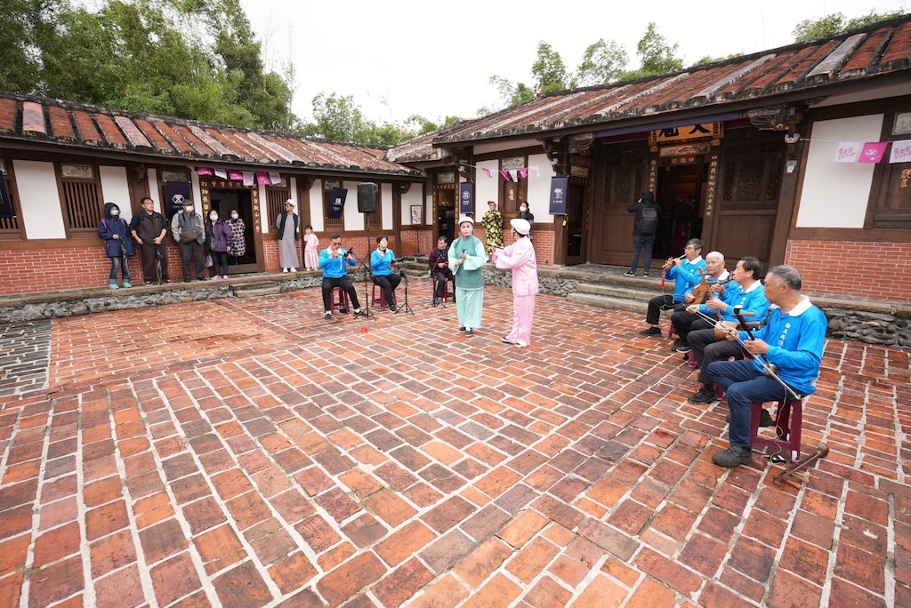 宜蘭傳藝園區自明（1）日起，只要進入園區內不分室內或室外都必須全程配戴口罩，同時完成「實聯制」登記。（圖：傳藝園區先前舉辦活動） 圖：翻攝自宜蘭傳藝園區Facebook