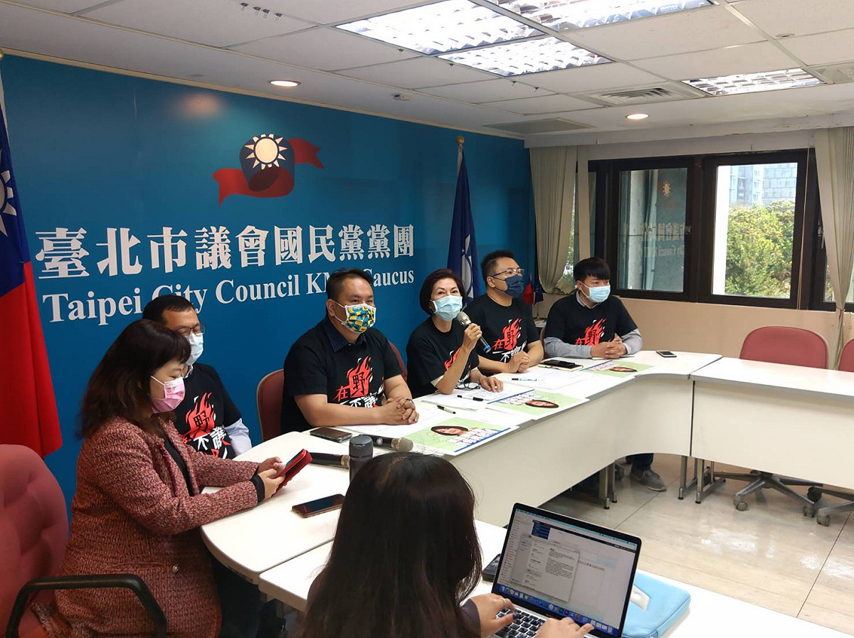 國民黨3位士林北投在地議員汪志冰、陳重文、張斯綱及國民黨議員羅智強、游淑慧以及罷瑤總部執行長楊植斗今宣布發動罷免民進黨立委吳思瑤。 圖：罷瑤總部 / 提供