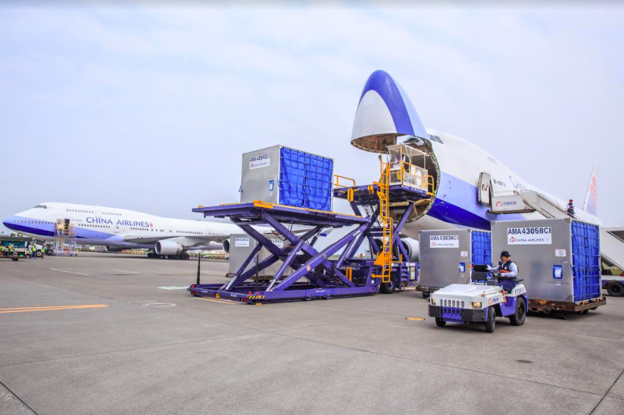中華航空表示，針對疫苗運送商機，已開啟超低溫運送服務，添加乾冰後運送保存溫度最低可達-80°C。 圖：華航／提供