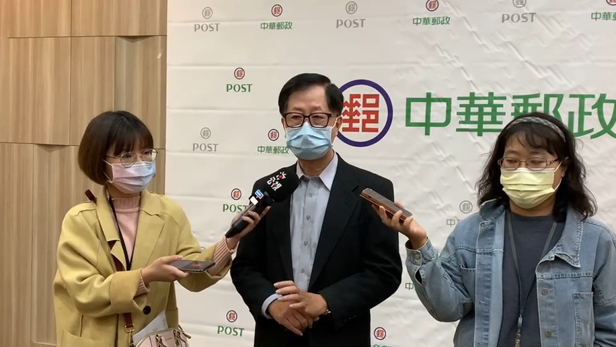 中華郵政工會上街抗議「同工不同酬」，中華郵政副總經理郭純陽表示，會在能力範圍內解決問題。 圖：中華郵政／提供