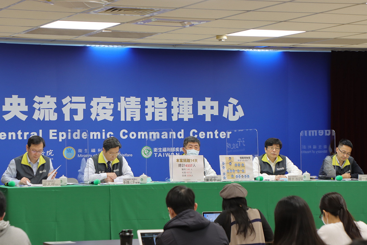 昨指揮中心公布案913，應該案9採陰才轉陽引發外界是否為在台二次感染？前台大醫生林氏璧自該案Ct值分析指出，應不是二次感染。 圖：中央流行疫情指揮中心/提供