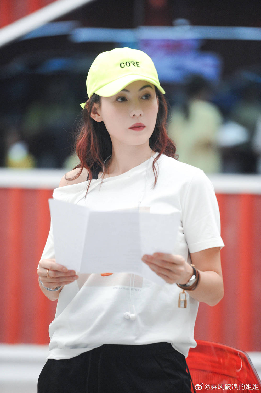 港星張柏芝參加選秀表演唱跳，被指出四肢體不協調，意外成為笑點。 圖：翻攝自《乘風破浪的姐姐》微博