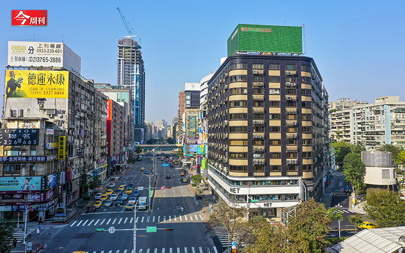 去年零售商圈業績紛紛衰退，近日卻傳出新光三越可能插旗台北東區商圈，這意味蟄伏2年的東區復甦有望？ 圖：今周刊/提供