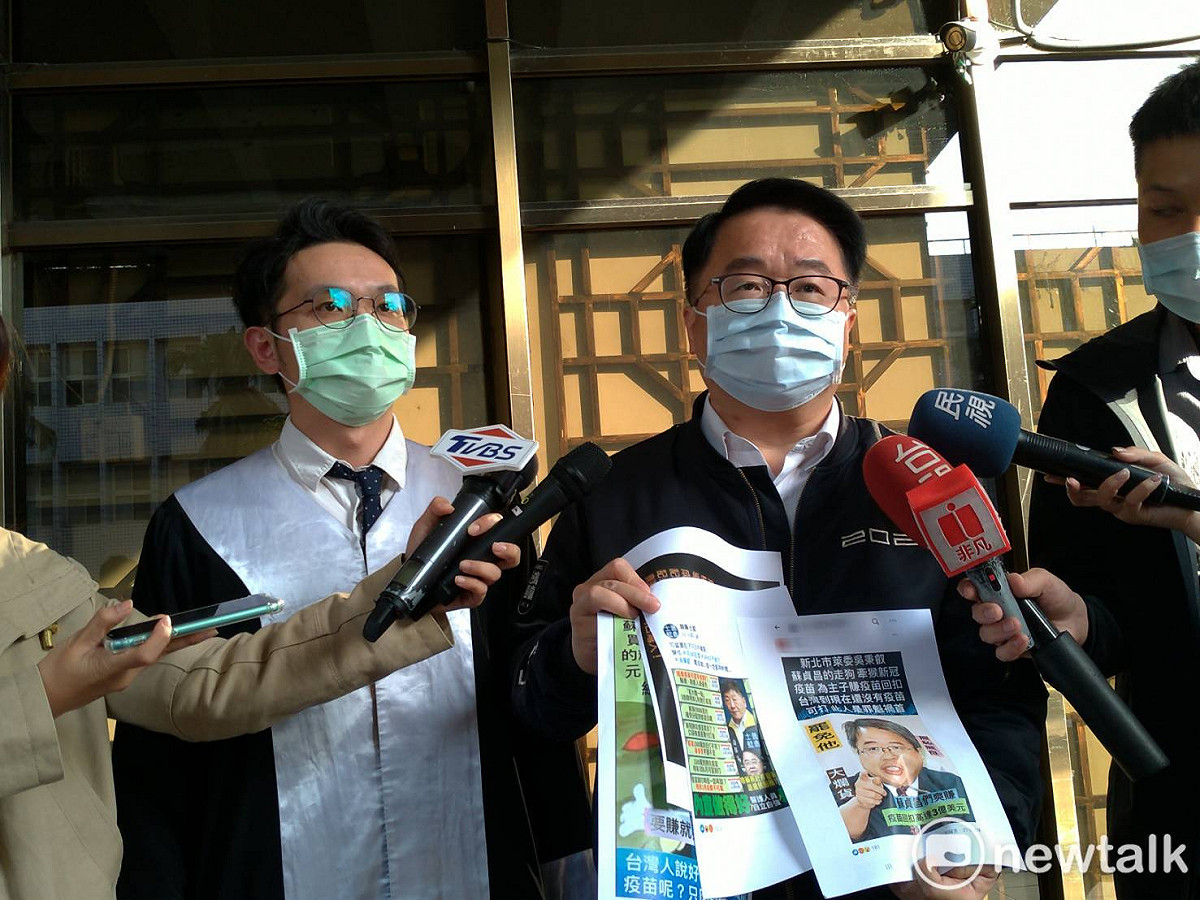 吳秉叡赴台北地檢署提告。 圖:陳佩君/攝