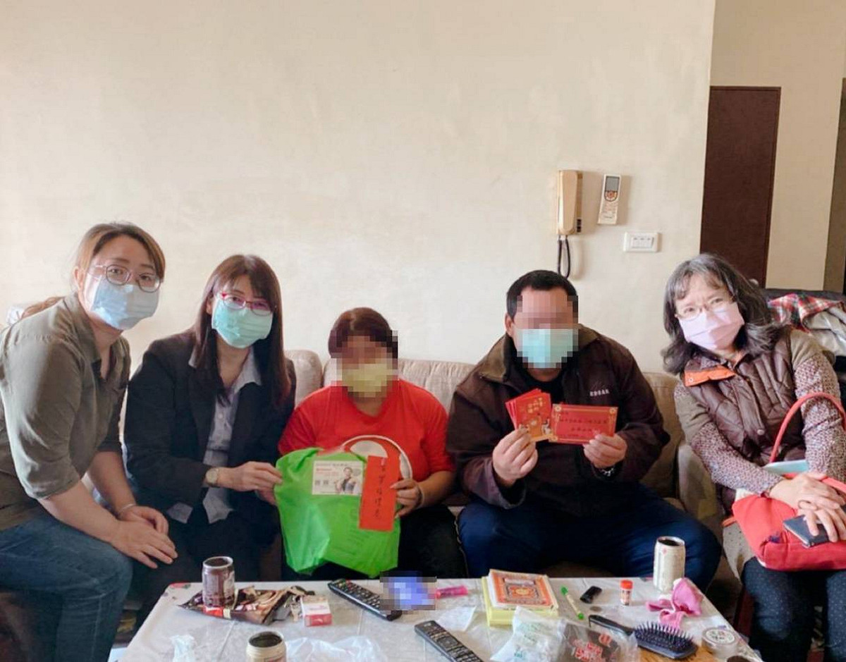 高雄市政府毒品防制局春節前夕啟動關懷保護送暖心措施 圖:高雄市毒防局提供