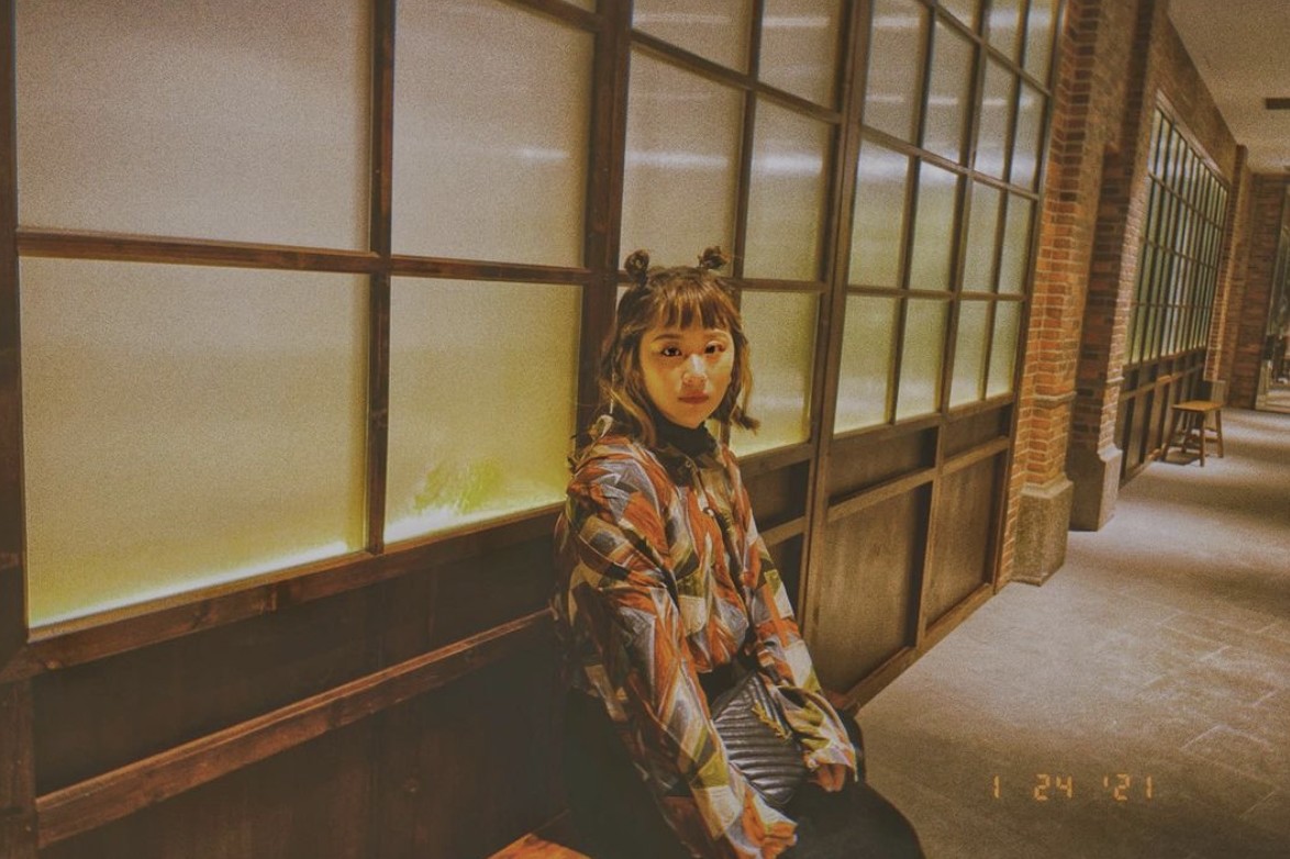 婁峻碩幫女友焦凡凡拍照。 圖：翻攝IG/焦凡凡
