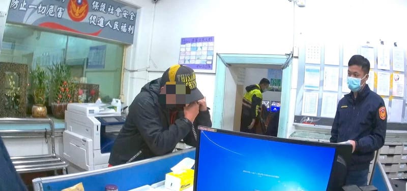 彰化員警執行巡邏勸務時，發現余男臉色異常發紅上前關心，詢問年籍資料後發現，余男被列為失蹤人口，且7年不曾回家。 圖：中央社／提供（翻攝照片）