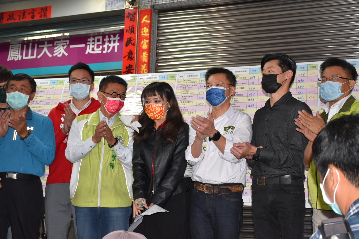 黃捷(中)的罷免案給藍綠都上了一課。 圖：孫家銘/攝