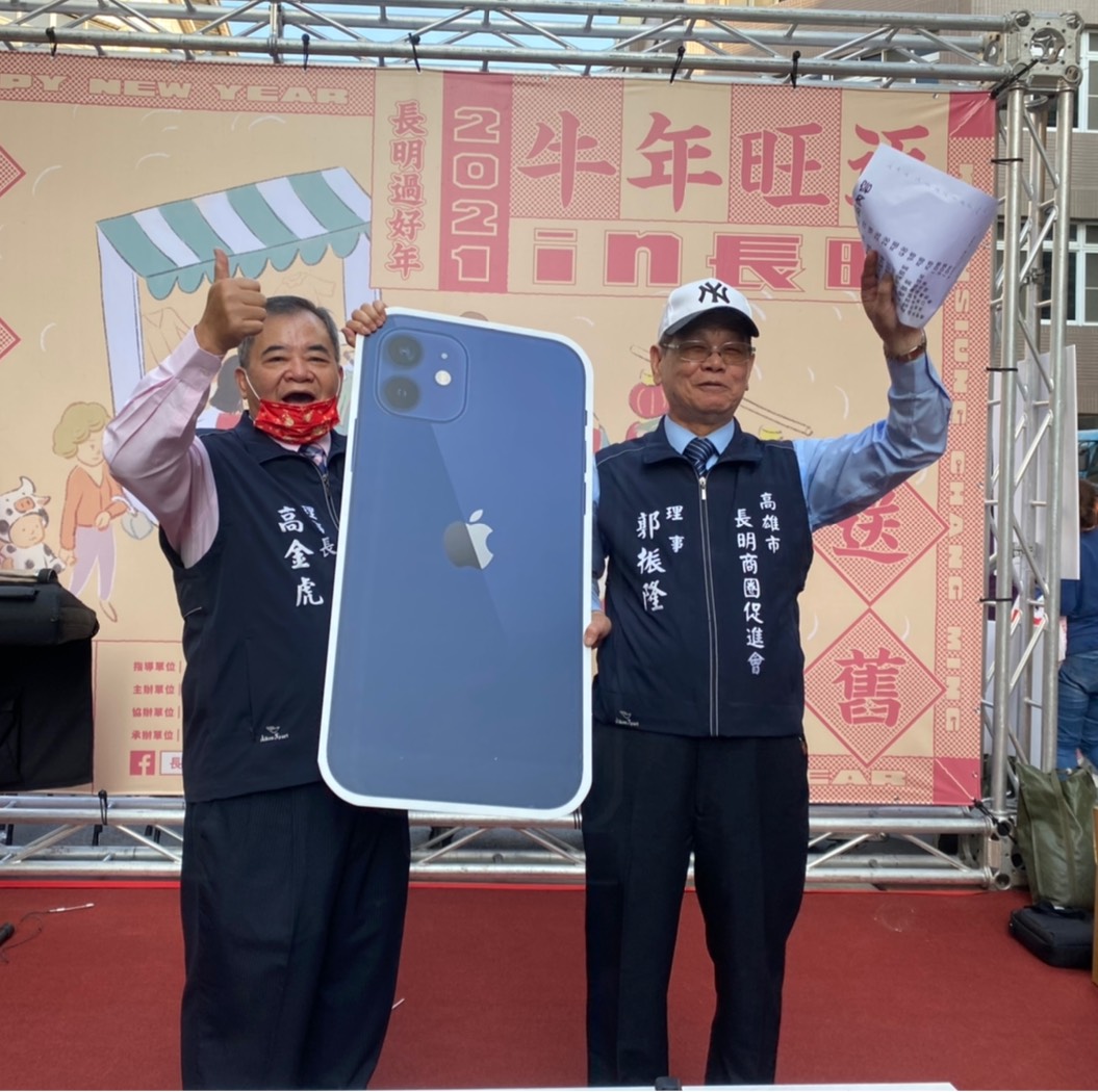 長明商圈促進會理事長高金虎(右)與理事郭振隆。 圖：長明商圈促進會/提供