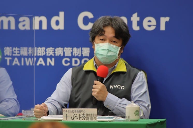 武漢肺炎》前進指揮所任務結束！王必勝滿頭白髮成焦點