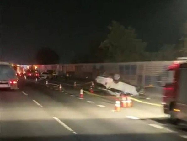 國道1號南下195公里彰化路段7日深夜11點多發生多車連撞的重大車禍，事故共釀6人傷亡。 圖：攝彰化踢爆網