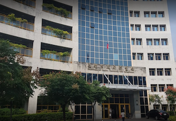 高市衛生局今證實有2名員警因接觸確診者，目前2名員警被隔離中。 圖：翻攝自Google地圖