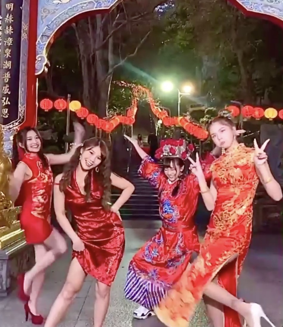 反骨女孩旗袍拜年。 圖：翻攝IG/琳妲