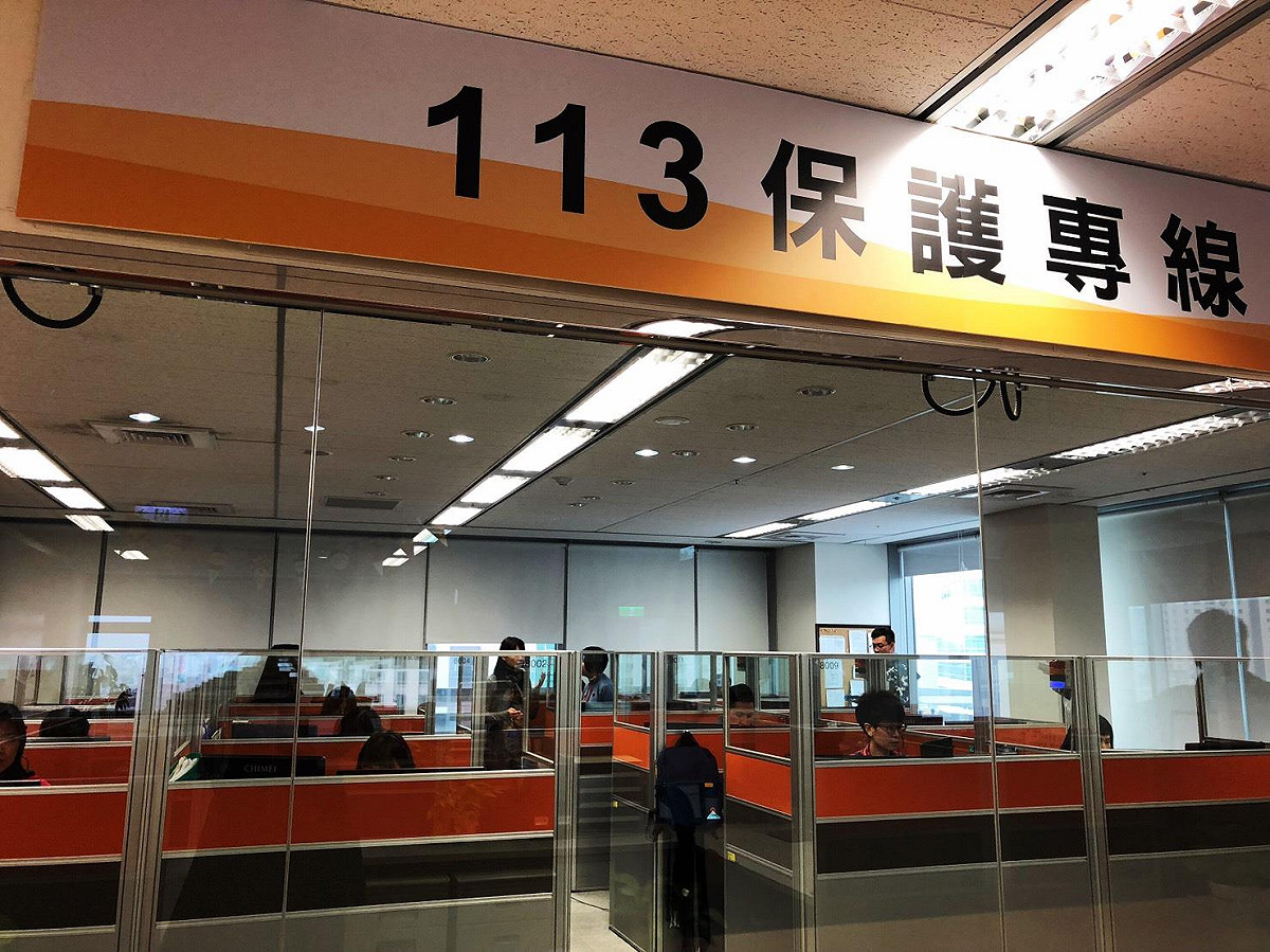 去（109）年全國通報逾13萬件家庭暴力案件，平均每4分鐘就有1件。 圖：取自粉專「世界展望會」