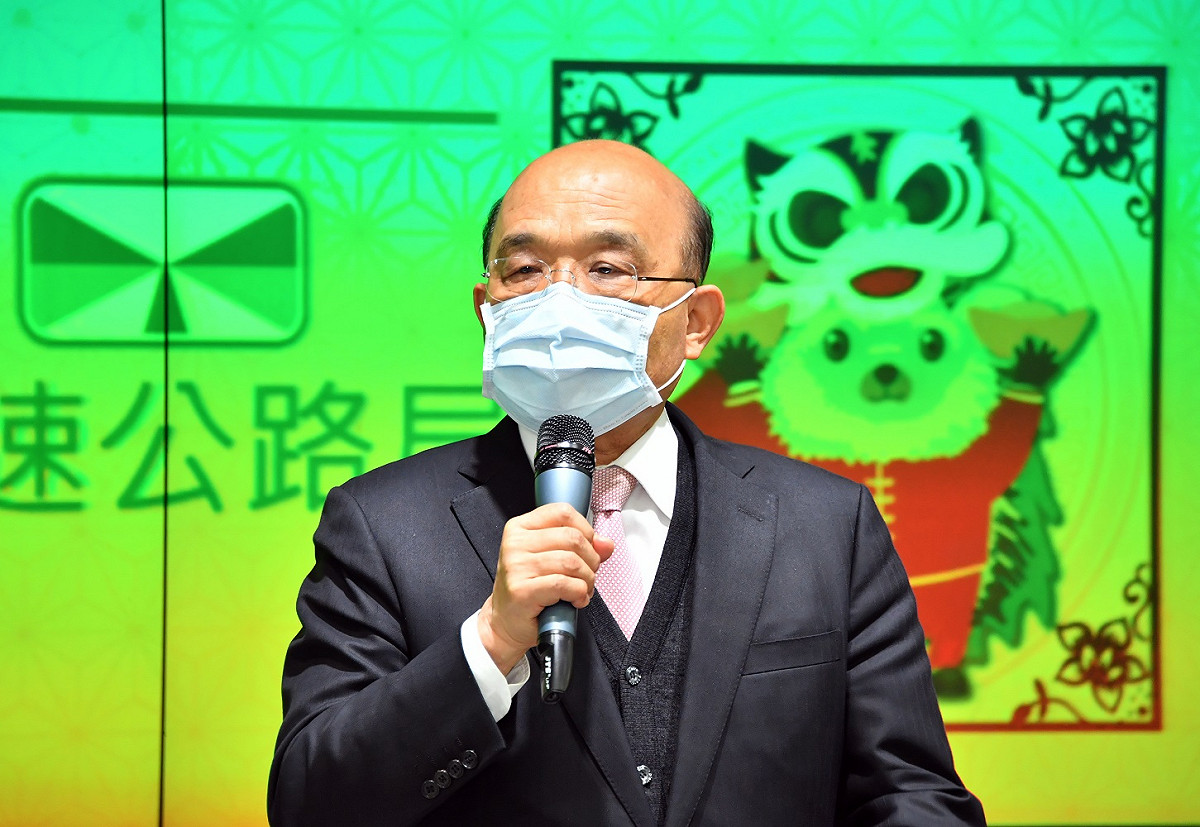 行政院長蘇貞昌今（9）天視察高公局交控中心。 圖：行政院提供