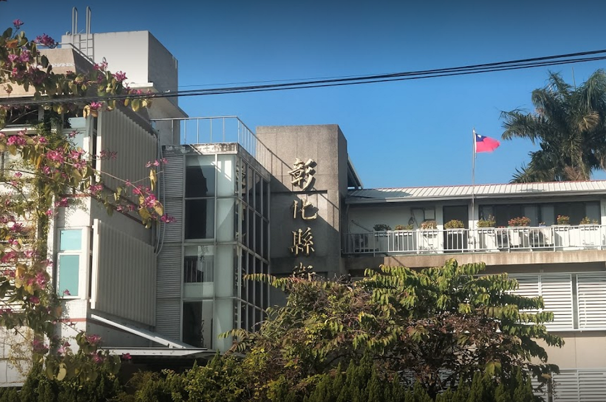 70多歲李姓台商回台奔喪，於居家隔離期間申請自費採檢後卻跑去看牙！被衛生局裁罰10萬元。 圖：翻攝自Google地圖