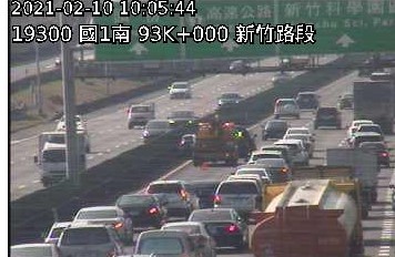 國1南下93.5K內側車道2小客車追撞事故，回堵4公里。 圖：高公局／提供