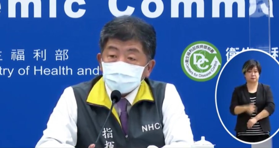 疫情指揮中心指揮官陳時中今日在記者會上宣布，台灣已與美國Moderna公司簽署505萬劑COVID-19疫苗供應合約。 圖：翻攝自疾管署直播影片