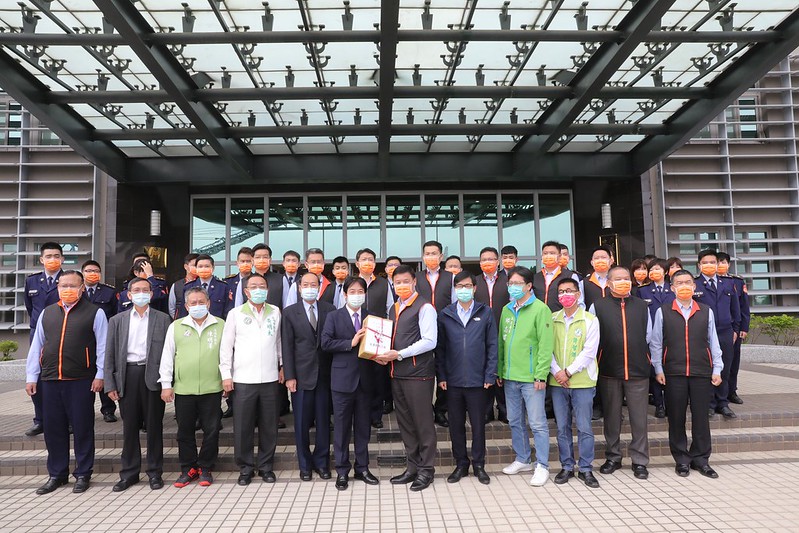 賴清德副總統致贈加菜金、福袋等，慰勉海巡人員守衛國境的辛勞。 圖：總統府提供