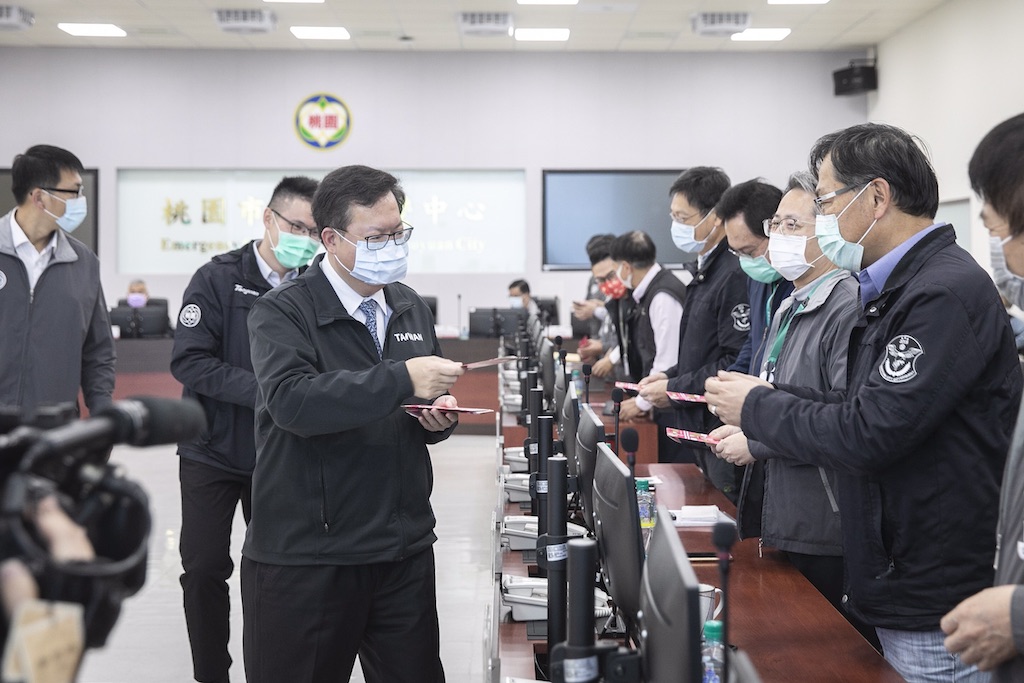 桃園市長鄭文燦發送新春紅包給春節期間仍堅守防疫工作的市府團隊。 圖：翻攝自桃園市府官網