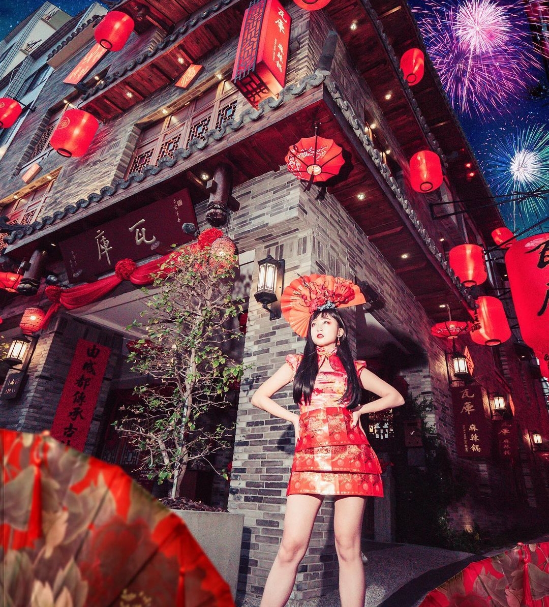 與復古建築的新年照。 圖：翻攝IG/張芸