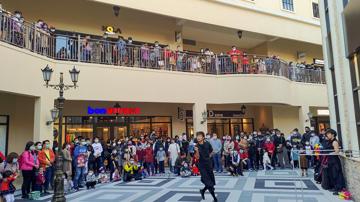 麗寶Outlet Mall春節期間業績開紅盤，人潮與錢潮同時湧現。 麗寶渡假區/提供