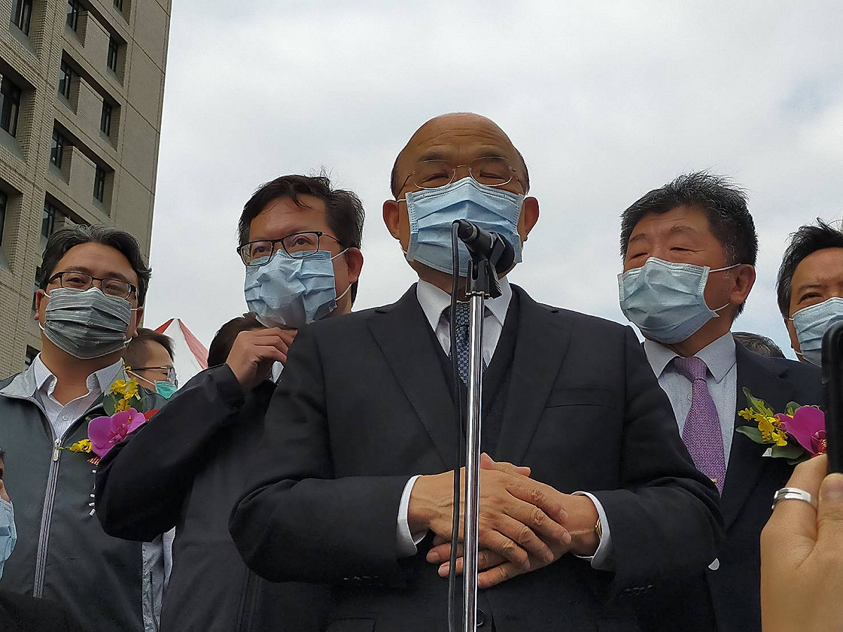 行政院長蘇貞昌今（19）天出席桃園醫院重啟儀式前受訪。 圖：林昀真/攝
